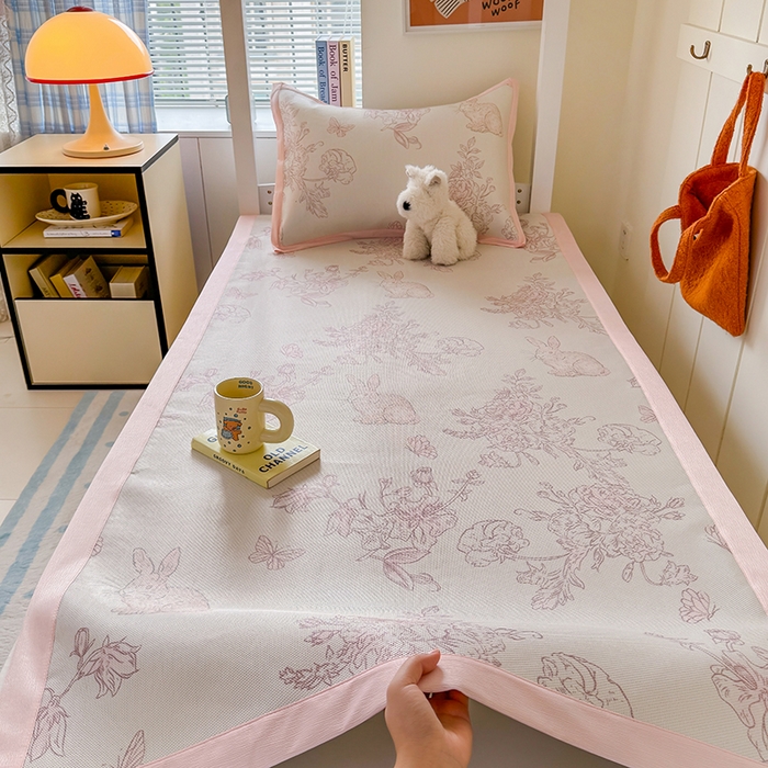 91家纺网 家纺一手货源 找家纺 安哆啦家纺 2025新款A类小清新卡通学生季宿舍床儿童用冰藤凉席席子两件套 冰藤席-免小姐的花