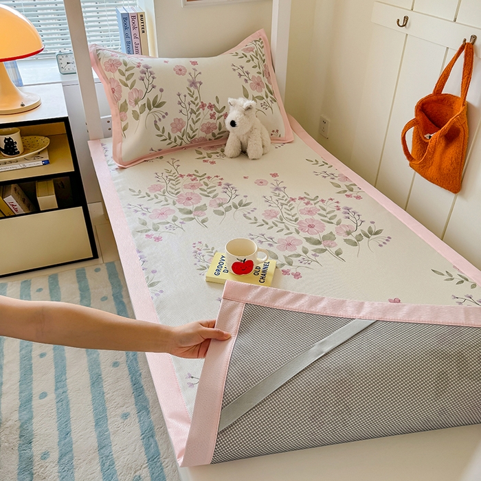 91家纺网 家纺一手货源 找家纺 安哆啦家纺 2025新款A类小清新卡通学生季宿舍床儿童用冰藤凉席席子两件套 冰藤席-夏日初恋