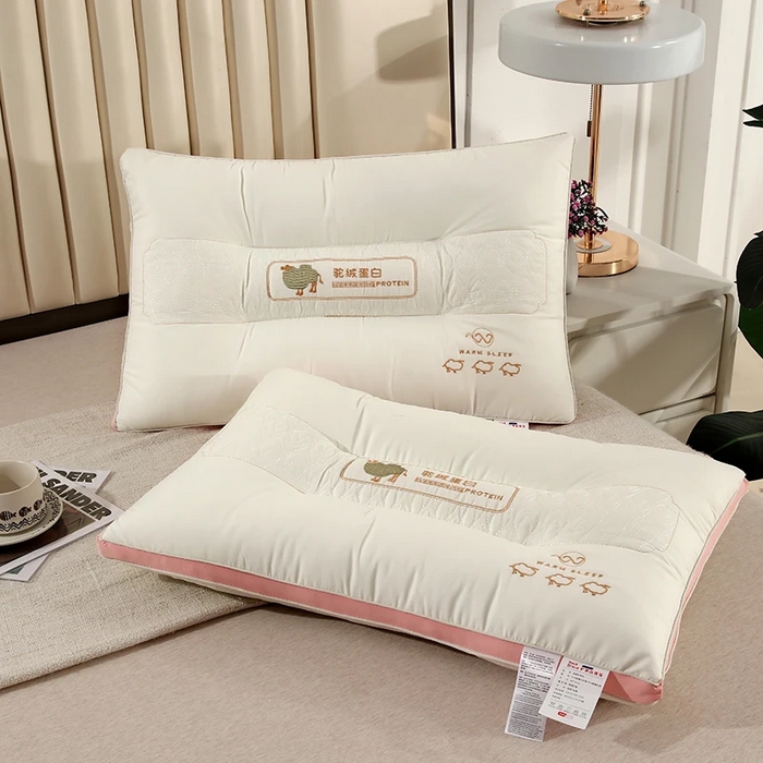 91家纺网 家纺一手货源 找家纺 雅晨枕芯 2025新款驼绒蛋白舒睡成人学生颈椎枕护颈羽丝绒枕头枕芯 粉色 48x74cm/只低枕