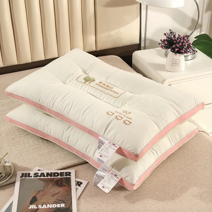 91家纺网 家纺一手货源 找家纺 雅晨枕芯 2025新款驼绒蛋白舒睡成人学生颈椎枕护颈羽丝绒枕头枕芯 粉色 48x74cm/只低枕