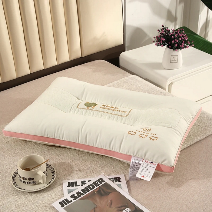 91家纺网 家纺一手货源 找家纺 雅晨枕芯 2025新款驼绒蛋白舒睡成人学生颈椎枕护颈羽丝绒枕头枕芯 粉色 48x74cm/只高枕