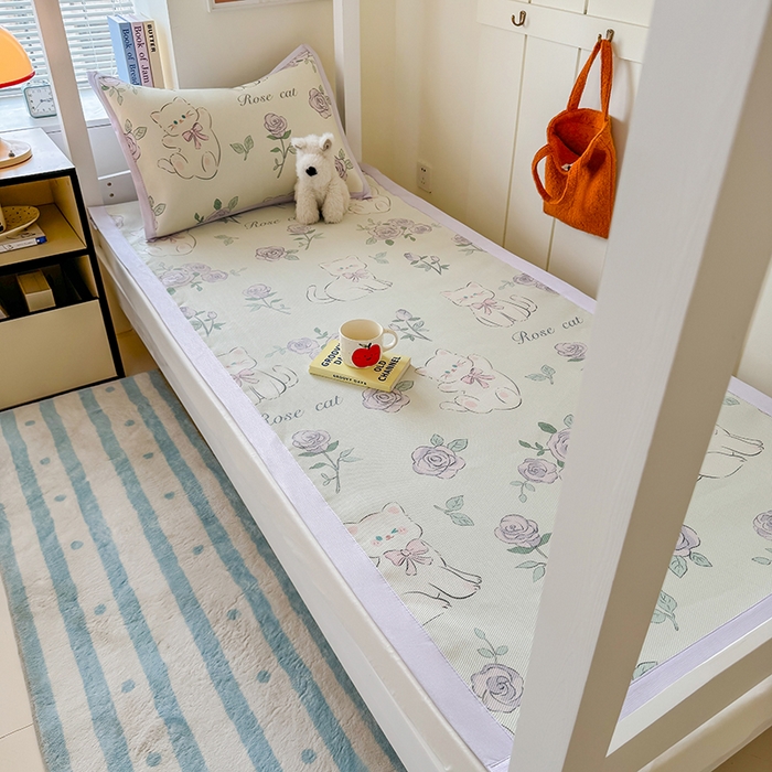 91家纺网 家纺一手货源 找家纺 安哆啦家纺 2025新款A类小清新卡通学生季宿舍床儿童用冰藤凉席席子两件套 冰藤席-紫花猫