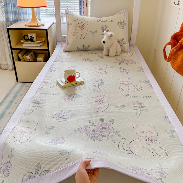 91家纺网 家纺一手货源 找家纺 安哆啦家纺 2025新款A类小清新卡通学生季宿舍床儿童用冰藤凉席席子两件套 冰藤席-紫花猫