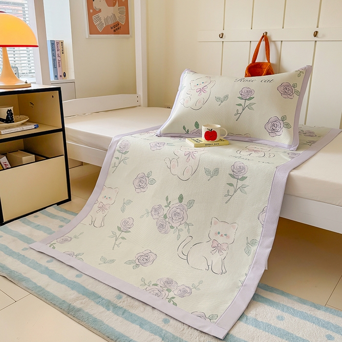 91家纺网 家纺一手货源 找家纺 安哆啦家纺 2025新款A类小清新卡通学生季宿舍床儿童用冰藤凉席席子两件套 冰藤席-紫花猫