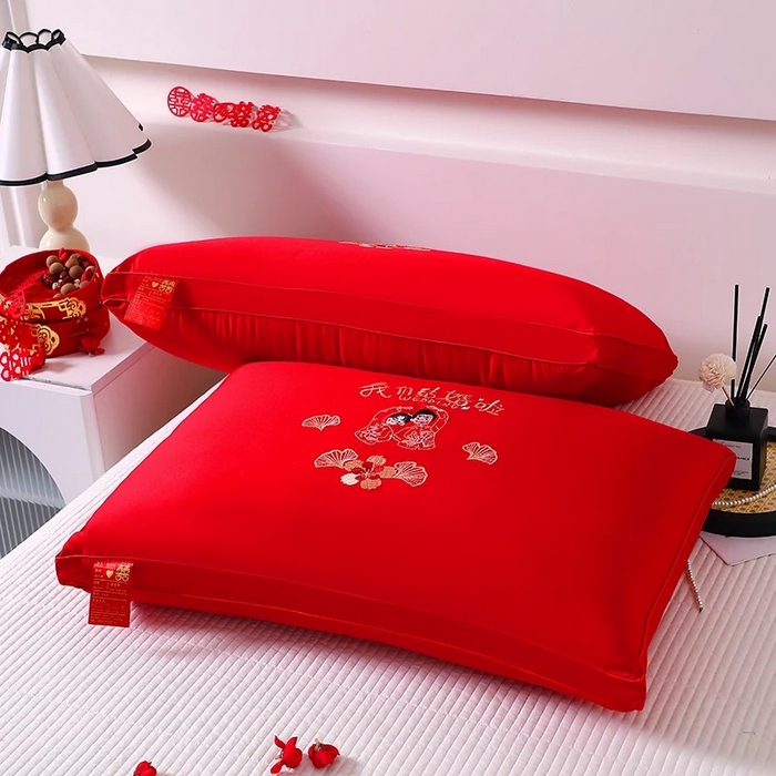 91家纺网 家纺一手货源 找家纺 雅晨枕芯 2025新款全棉纯棉刺绣喜庆婚庆结婚多用枕头枕芯 我们结婚啦 48*74cm/只