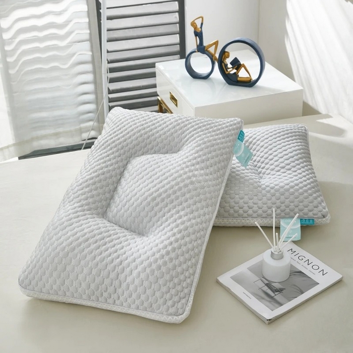 91家纺网 家纺一手货源 找家纺 雅晨枕芯 2025新款夏季天冰丝凉感冰豆豆护颈按摩枕头枕芯 凉感护颈枕 灰色 48x74cm/只