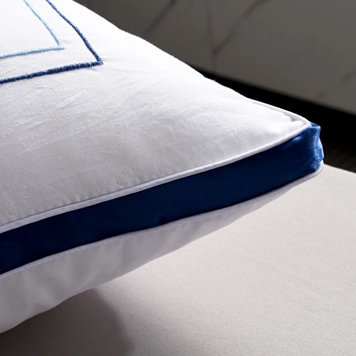 91家纺网 家纺一手货源 找家纺 雅晨枕芯 2025新款热款立体枕头枕芯金边蓝边羽丝绒枕 立体蓝边枕-高枕 48*74cm/只