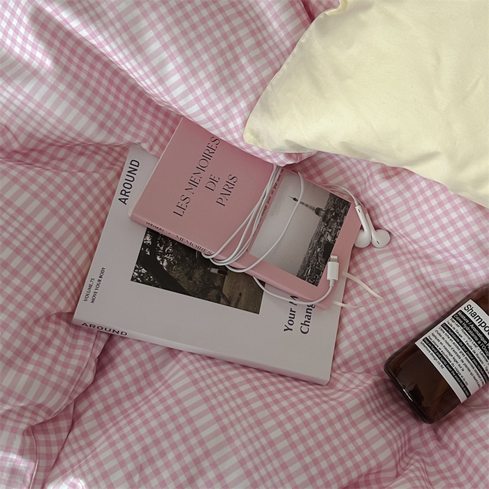 91家纺网 家纺一手货源 找家纺 柚可家居 2025新款全棉四件套-声语 声语（枕套格子+闪光米）