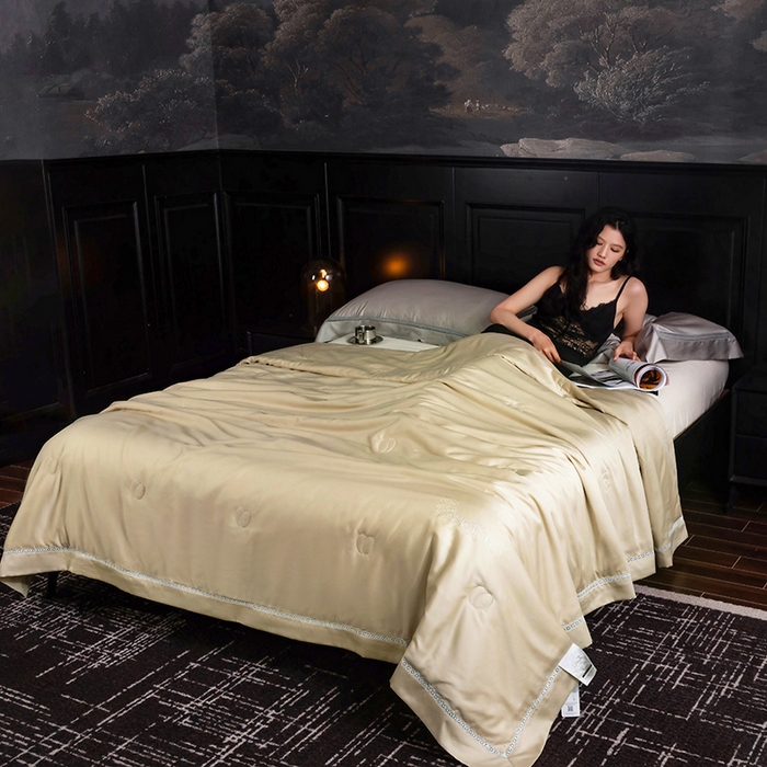 91家纺网 家纺一手货源 找家纺 被靠被 2025新款可水洗蚕丝夏被-莱德 莱德-姜黄