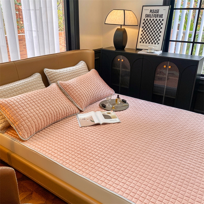 91家纺网 家纺一手货源 找家纺 罗优家纺 2025新款冰丝绸冰块凉席 温柔粉