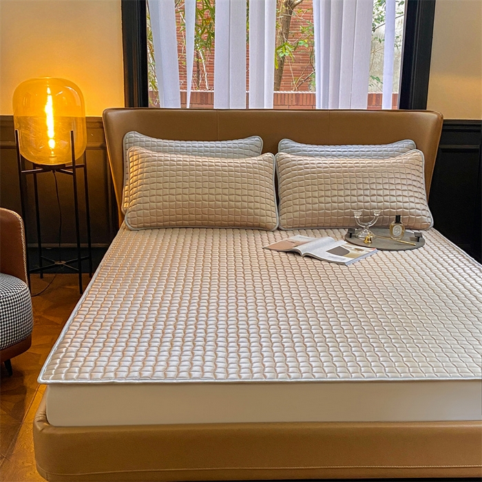 91家纺网 家纺一手货源 找家纺 罗优家纺 2025新款冰丝绸冰块凉席 炫丽金