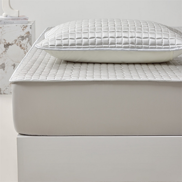 91家纺网 家纺一手货源 找家纺 罗优家纺 2025新款水光美 肤冰块凉席 浅银灰