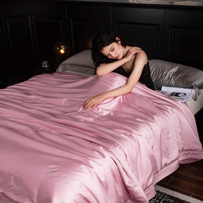 91家纺网 家纺一手货源 找家纺 被靠被 2025新款可水洗蚕丝夏被-莱德 莱德-桃粉