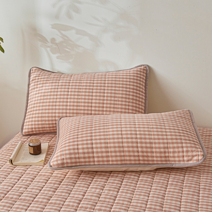 91家纺网 家纺一手货源 找家纺 伊人坊 2025新款A类全棉色织水洗棉大豆夹棉床笠 艾格 浅粉