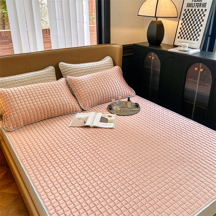 91家纺网 家纺一手货源 找家纺 罗优家纺 2025新款冰丝绸冰块凉席 温柔粉