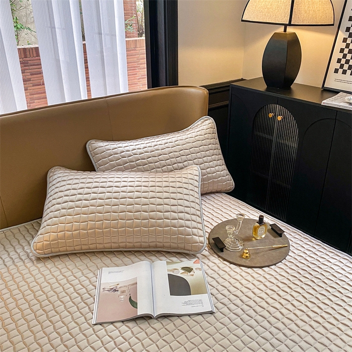 91家纺网 家纺一手货源 找家纺 罗优家纺 2025新款冰丝绸冰块凉席 炫丽金