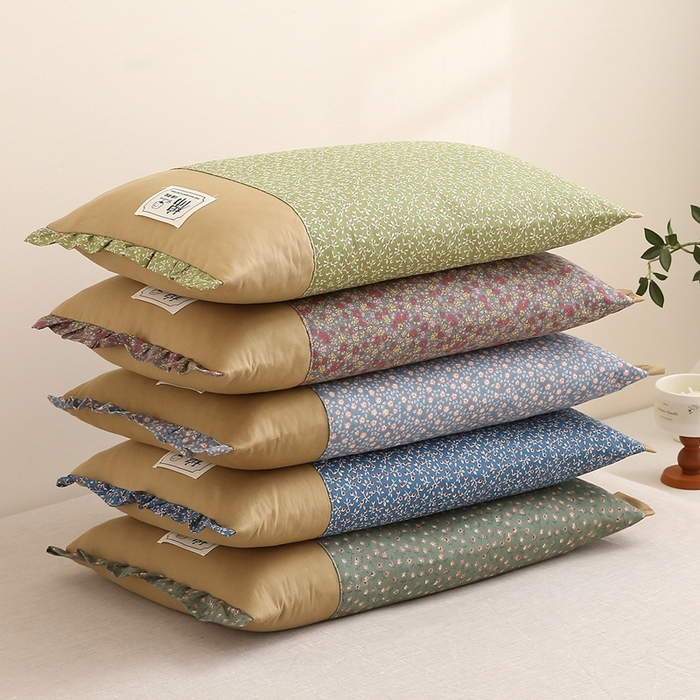 91家纺网 家纺一手货源 找家纺 （总）梦叶草 2025新款全棉贴布绣小碎花荞麦枕头护颈枕芯