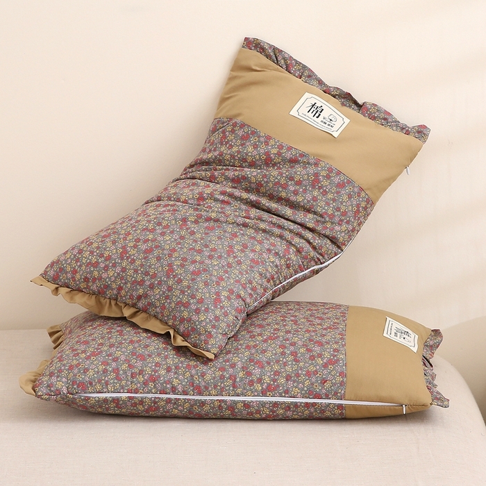 91家纺网 家纺一手货源 找家纺 梦叶草 2025新款全棉贴布绣小碎花荞麦枕头护颈枕芯 贴布绣小碎花荞麦枕-胭脂红35*55cm