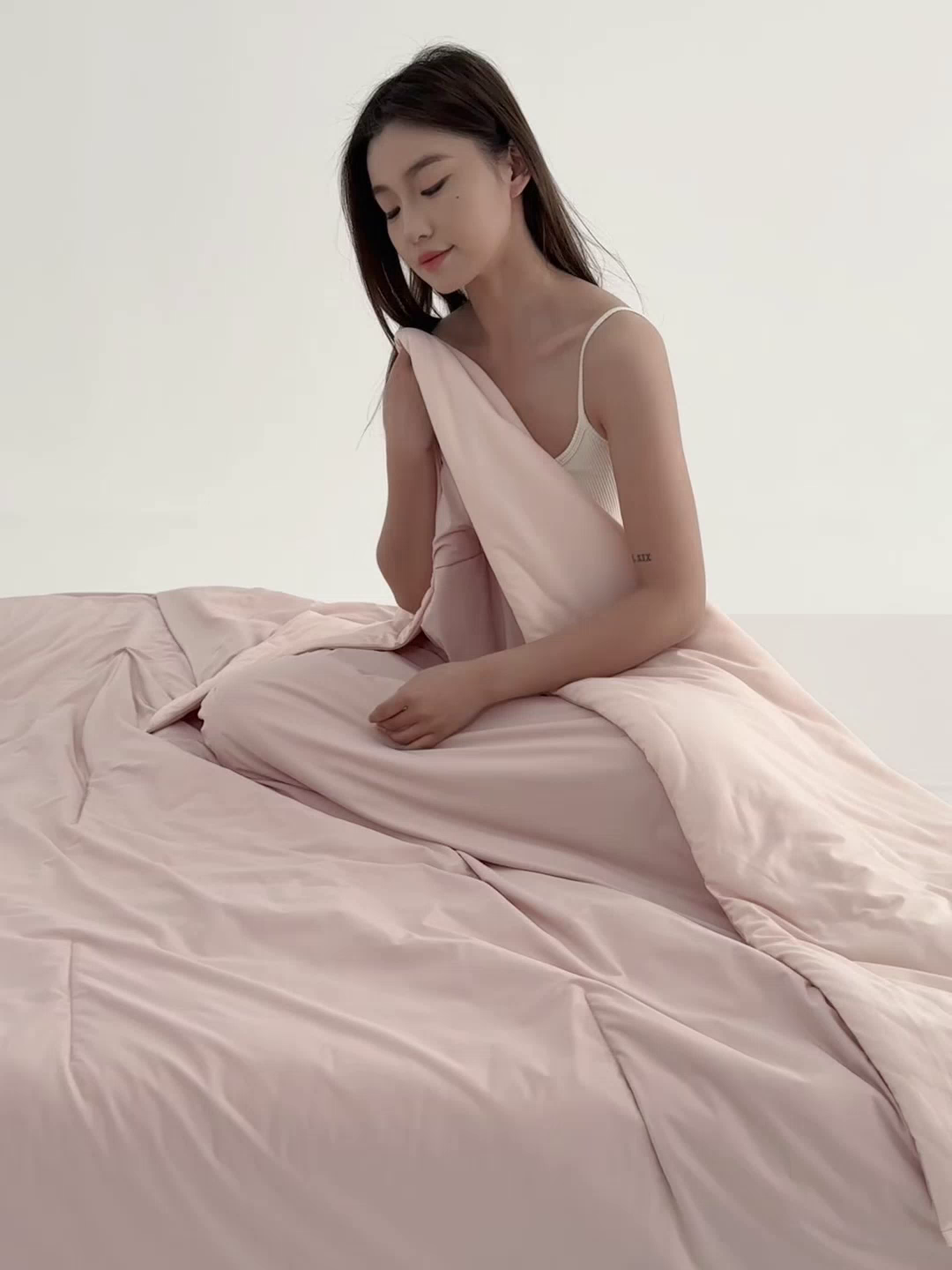 91家纺网 家纺一手货源 找家纺 星巴k家纺 2025新款亚朵同款夏季深睡被Pro2夏凉被可水洗可机洗空调被透气夏被子被芯 橘雾粉