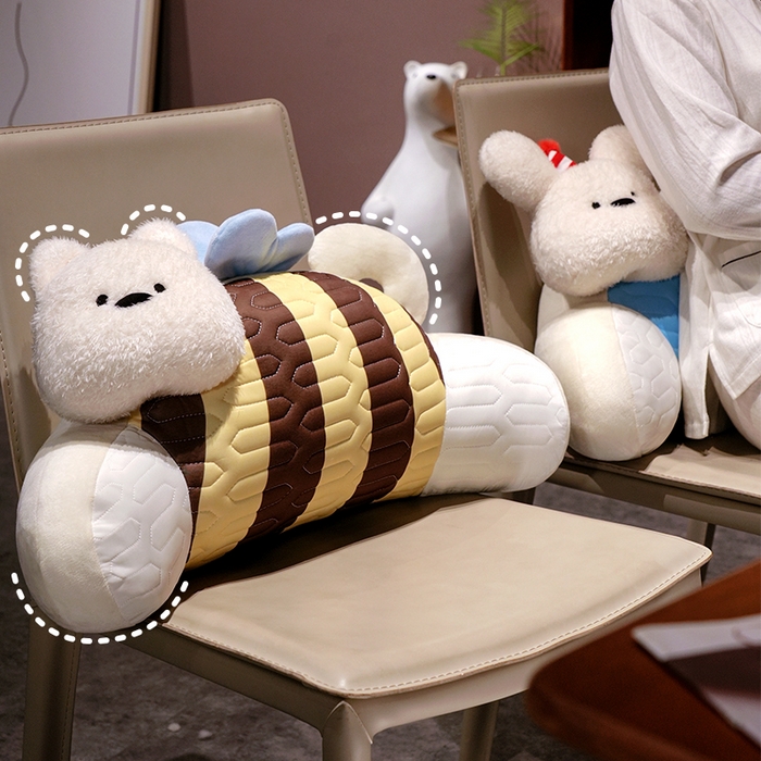 91家纺网 家纺一手货源 找家纺 仟亿莱 2025新款立体趴趴小狗乳胶腰靠 乳胶立体蜜蜂西高地