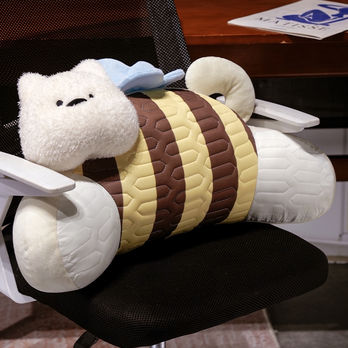 91家纺网 家纺一手货源 找家纺 仟亿莱 2025新款立体趴趴小狗乳胶腰靠 乳胶立体蜜蜂西高地