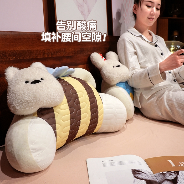 91家纺网 家纺一手货源 找家纺 仟亿莱 2025新款立体趴趴小狗乳胶腰靠 乳胶立体蜜蜂西高地