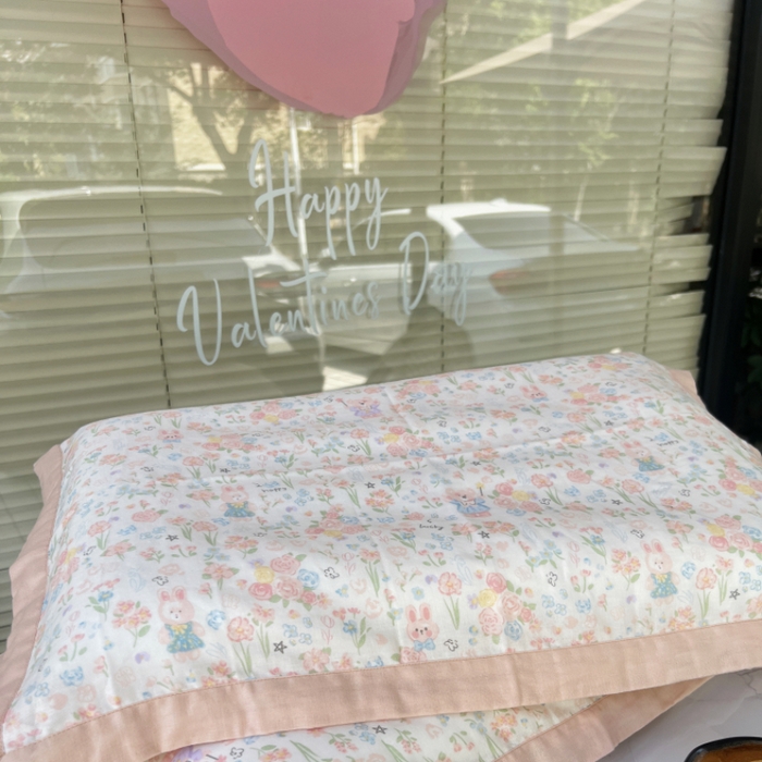 91家纺网 家纺一手货源 找家纺 棉生活家纺 2025春夏新款A类全棉纯棉儿童纱布单枕套 枕套单件 乖乖兔