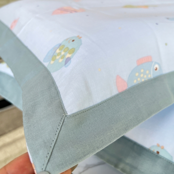 91家纺网 家纺一手货源 找家纺 棉生活家纺 2025春夏新款A类全棉纯棉儿童纱布单枕套 枕套单件 小鱼
