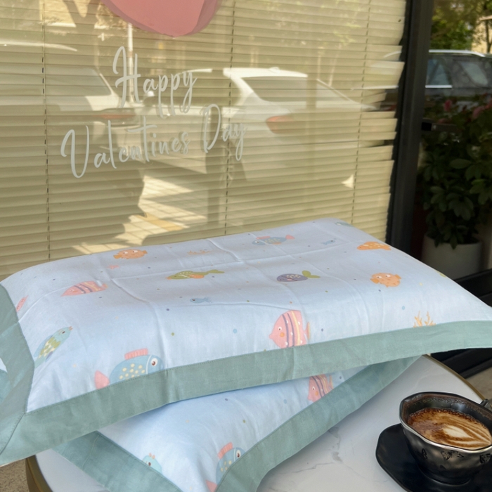 91家纺网 家纺一手货源 找家纺 棉生活家纺 2025春夏新款A类全棉纯棉儿童纱布单枕套 枕套单件 小鱼