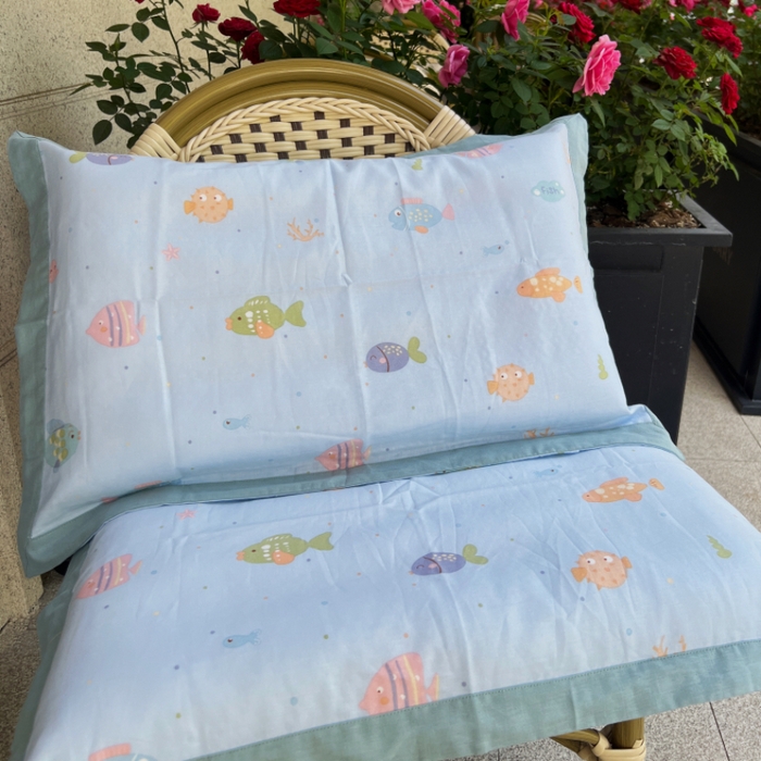 91家纺网 家纺一手货源 找家纺 棉生活家纺 2025春夏新款A类全棉纯棉儿童纱布单枕套 枕套单件 小鱼