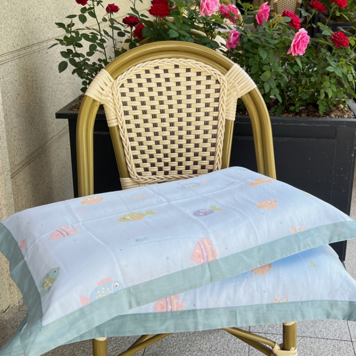 91家纺网 家纺一手货源 找家纺 棉生活家纺 2025春夏新款A类全棉纯棉儿童纱布单枕套 枕套单件 小鱼