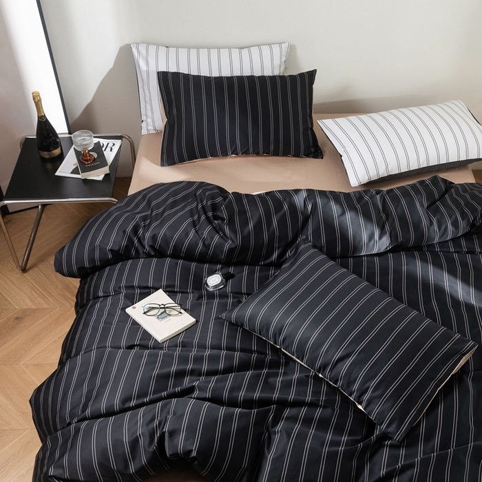 91家纺网 家纺一手货源 找家纺 ONE TWO ONE 121 2025新款A类长绒棉纯棉高支高密高工贡缎数码印花（小cr ）四件套-巴黎时尚 （标准不得低于268元，加大不低于288元） 黑咖