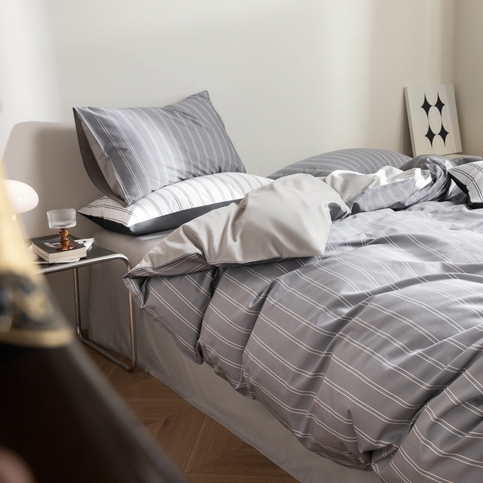 91家纺网 家纺一手货源 找家纺 ONE TWO ONE 121 2025新款A类长绒棉纯棉高支高密高工贡缎数码印花（小cr ）四件套-巴黎时尚 （标准不得低于268元，加大不低于288元） 雅灰