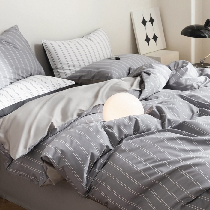 91家纺网 家纺一手货源 找家纺 ONE TWO ONE 121 2025新款A类长绒棉纯棉高支高密高工贡缎数码印花（小cr ）四件套-巴黎时尚 （标准不得低于268元，加大不低于288元） 雅灰