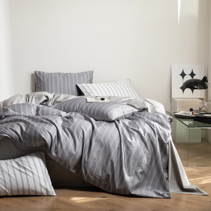 91家纺网 家纺一手货源 找家纺 ONE TWO ONE 121 2025新款A类长绒棉纯棉高支高密高工贡缎数码印花（小cr ）四件套-巴黎时尚 （标准不得低于268元，加大不低于288元） 雅灰