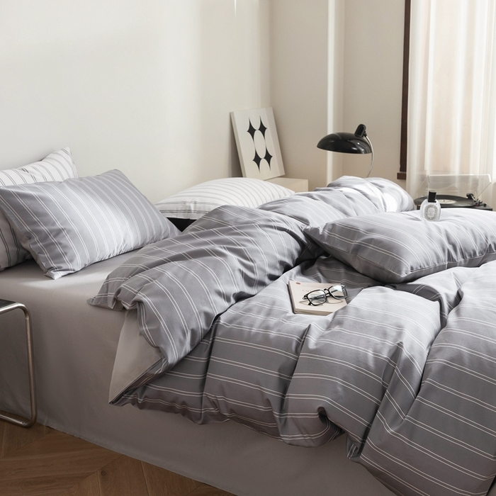 91家纺网 家纺一手货源 找家纺 ONE TWO ONE 121 2025新款A类长绒棉纯棉高支高密高工贡缎数码印花（小cr ）四件套-巴黎时尚 （标准不得低于268元，加大不低于288元） 雅灰