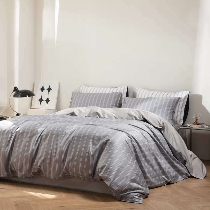 91家纺网 家纺一手货源 找家纺 ONE TWO ONE 121 2025新款A类长绒棉纯棉高支高密高工贡缎数码印花（小cr ）四件套-巴黎时尚 （标准不得低于268元，加大不低于288元） 雅灰