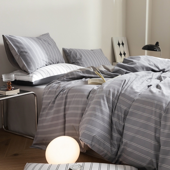 91家纺网 家纺一手货源 找家纺 ONE TWO ONE 121 2025新款A类长绒棉纯棉高支高密高工贡缎数码印花（小cr ）四件套-巴黎时尚 （标准不得低于268元，加大不低于288元） 雅灰