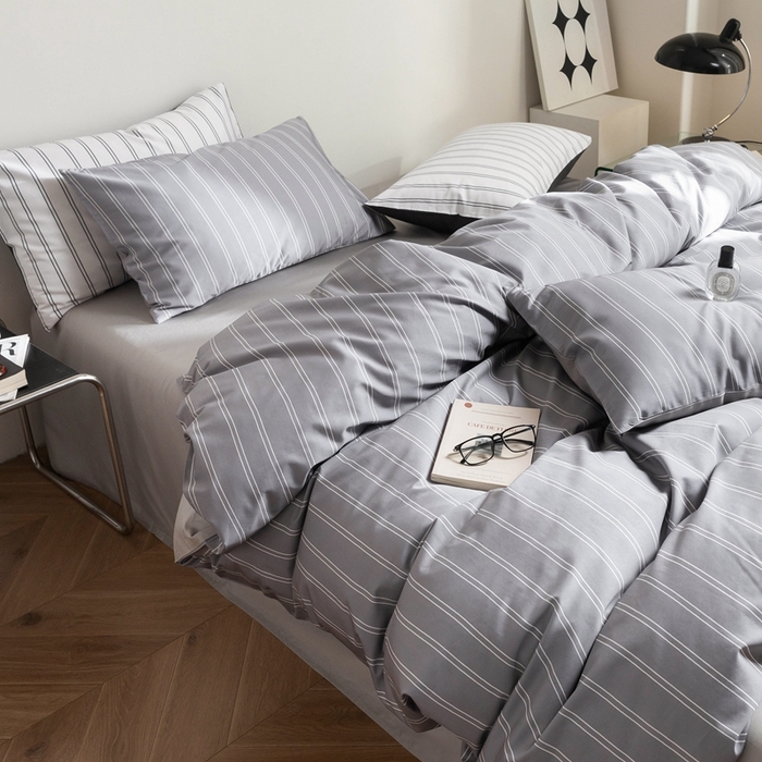 91家纺网 家纺一手货源 找家纺 ONE TWO ONE 121 2025新款A类长绒棉纯棉高支高密高工贡缎数码印花（小cr ）四件套-巴黎时尚 （标准不得低于268元，加大不低于288元） 雅灰