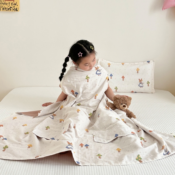 91家纺网 家纺一手货源 找家纺 BOSS 2025新款全棉有氧双层纱多功能防踢盖毯被 花园小兔