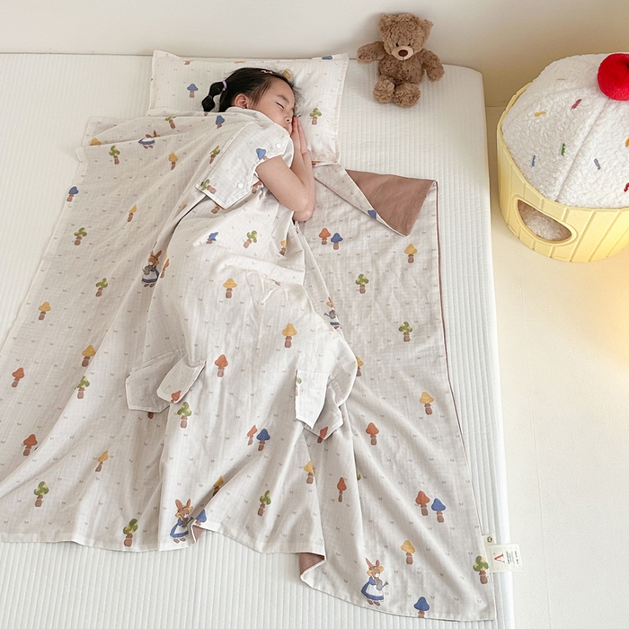 91家纺网 家纺一手货源 找家纺 BOSS 2025新款全棉有氧双层纱多功能防踢盖毯被 花园小兔