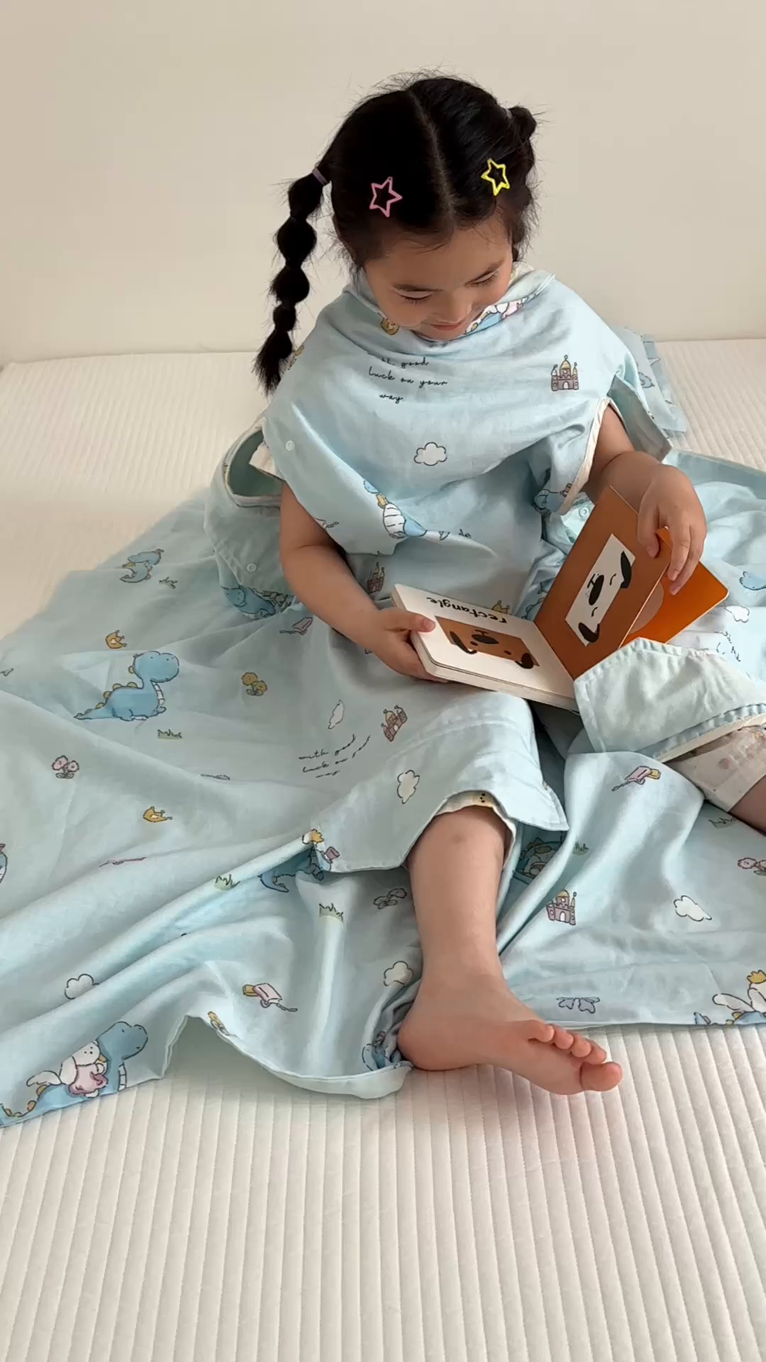 91家纺网 家纺一手货源 找家纺 BOSS 2025新款全棉有氧双层纱多功能防踢盖毯被 恐龙堡