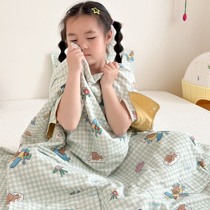 91家纺网 家纺一手货源 找家纺 BOSS 2025新款全棉有氧双层纱多功能防踢盖毯被 小熊飞行员