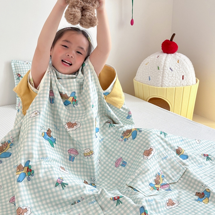 91家纺网 家纺一手货源 找家纺 BOSS 2025新款全棉有氧双层纱多功能防踢盖毯被 小熊飞行员