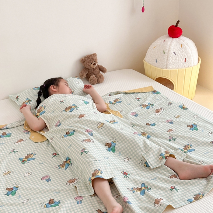 91家纺网 家纺一手货源 找家纺 BOSS 2025新款全棉有氧双层纱多功能防踢盖毯被 小熊飞行员