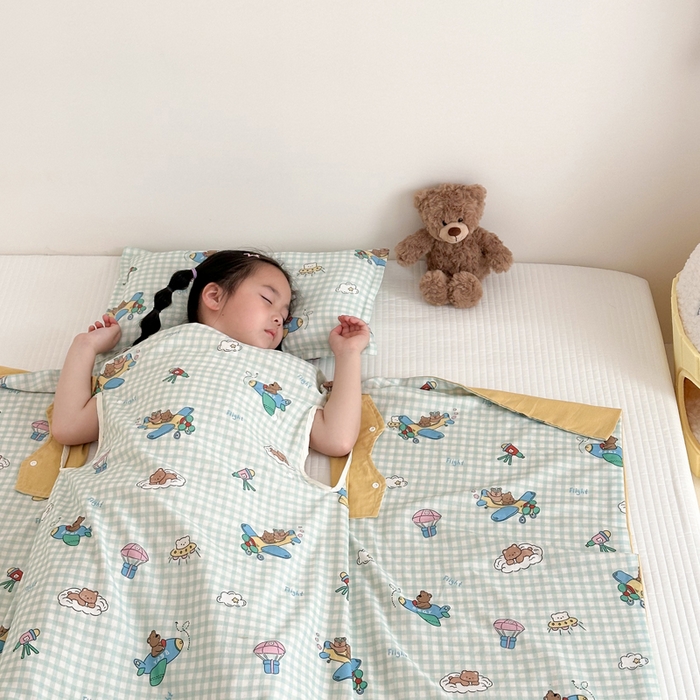 91家纺网 家纺一手货源 找家纺 BOSS 2025新款全棉有氧双层纱多功能防踢盖毯被 小熊飞行员