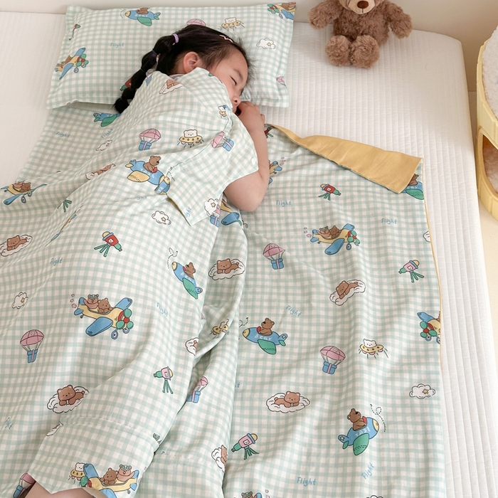 91家纺网 家纺一手货源 找家纺 BOSS 2025新款全棉有氧双层纱多功能防踢盖毯被 小熊飞行员