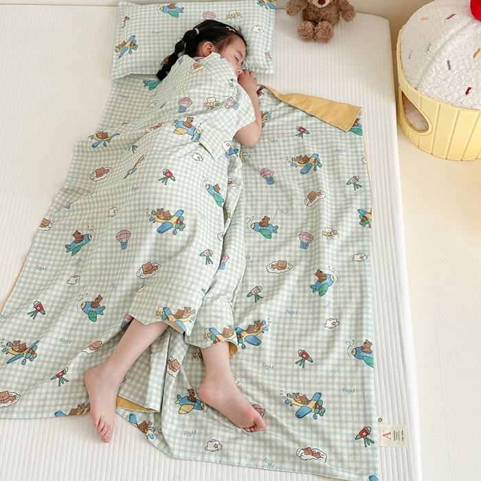 91家纺网 家纺一手货源 找家纺 BOSS 2025新款全棉有氧双层纱多功能防踢盖毯被 小熊飞行员