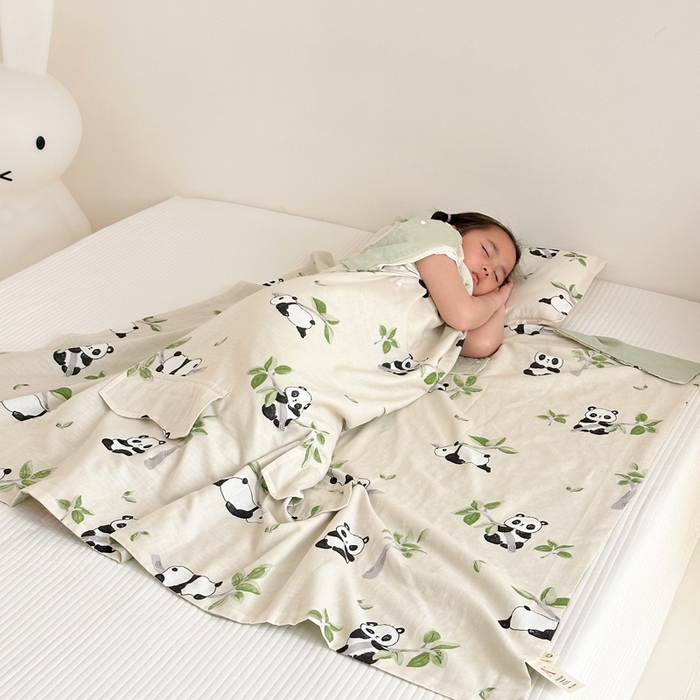 91家纺网 家纺一手货源 找家纺 BOSS 2025新款全棉有氧双层纱多功能防踢盖毯被 熊猫盼盼