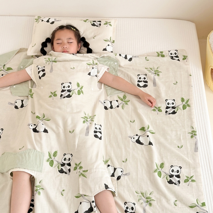 91家纺网 家纺一手货源 找家纺 BOSS 2025新款全棉有氧双层纱多功能防踢盖毯被 熊猫盼盼